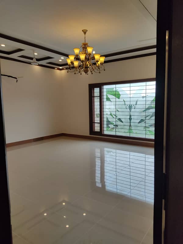 Dha Ph 8 Khe Ghalib | Architectural Marvel 1000 Yards 06 Bed House | Cosy Retreat Dining Room | Basement,Gymnasium,A State-Of-The-Art Home Theater | 10 Vehicle Parking | Servant Quaeter | Lush Greenery Lawn | 8