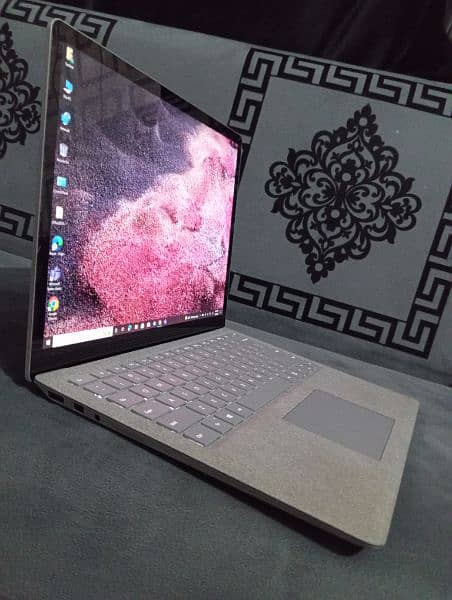 Microsoft surface Laptop 2/Core i5/8Gen/1.9GHZ 1