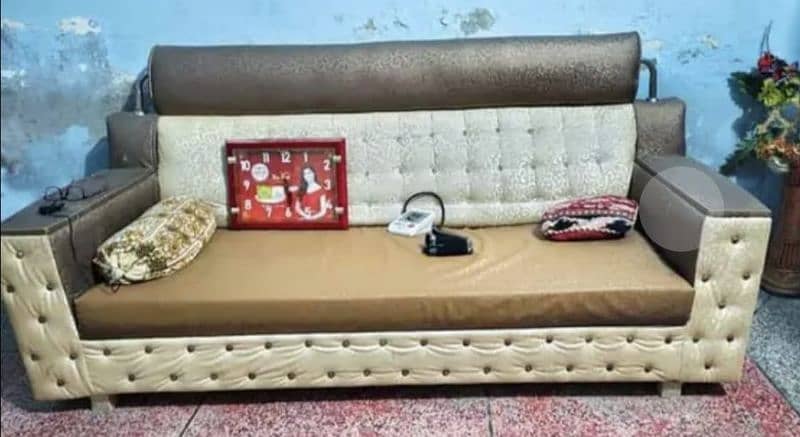 Sofa Set.  Munasib Price me Almost New Sofa Set ha. 0