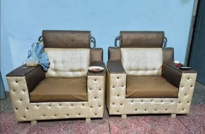 Sofa Set.  Munasib Price me Almost New Sofa Set ha. 1