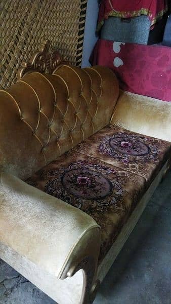 Moving out sale 6 seater sofa with center table 11
