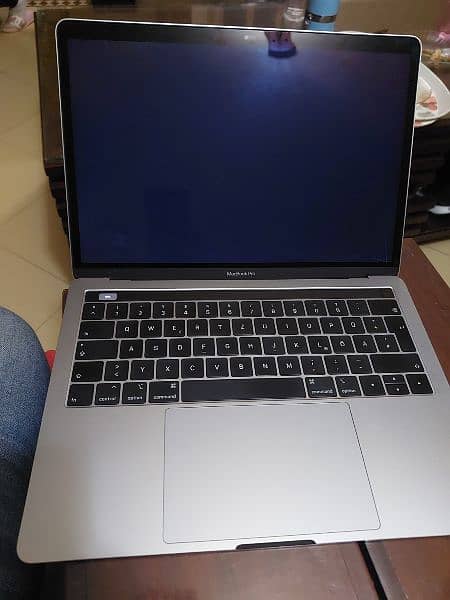 macbook pro 13inch 2018 touch bar lcd damage 0