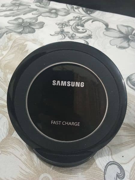 SAMSUNG WIRELESS CHARGER 0