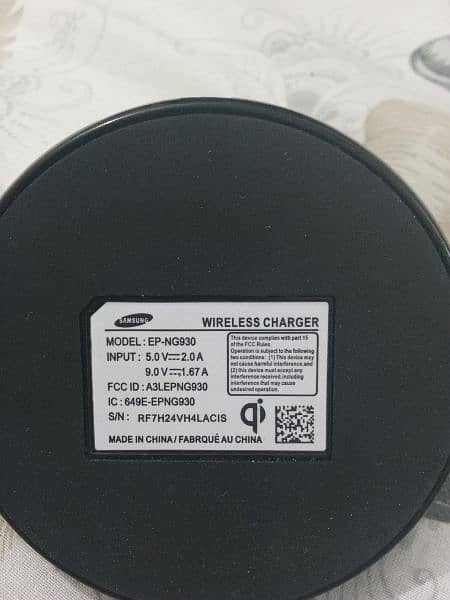 SAMSUNG WIRELESS CHARGER 1