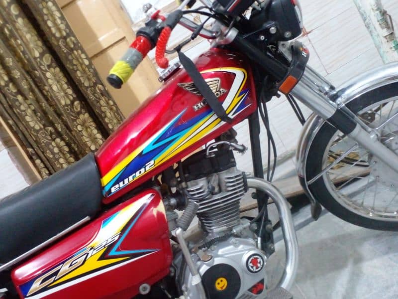 Honda 125 in nice condition original and complete documents 4