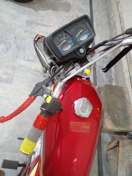 Honda 125 in nice condition original and complete documents 7