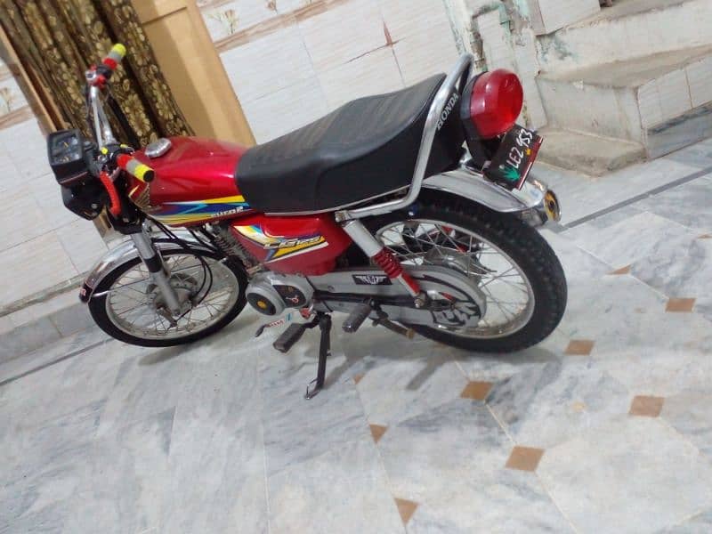 Honda 125 in nice condition original and complete documents 8