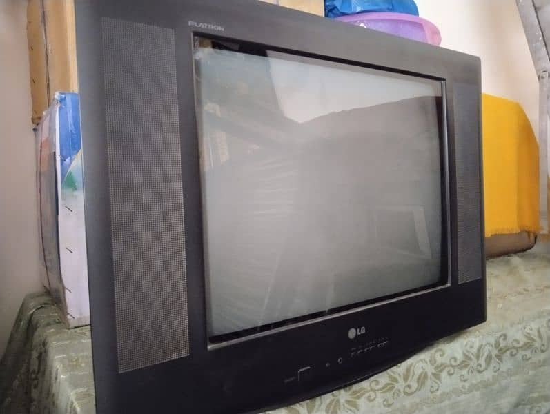 LG TV FOR SALE 10 BY 10 CONDITION 24 INCH 0