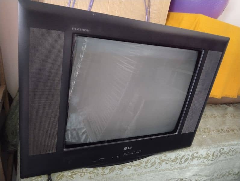 LG TV FOR SALE 10 BY 10 CONDITION 24 INCH 3