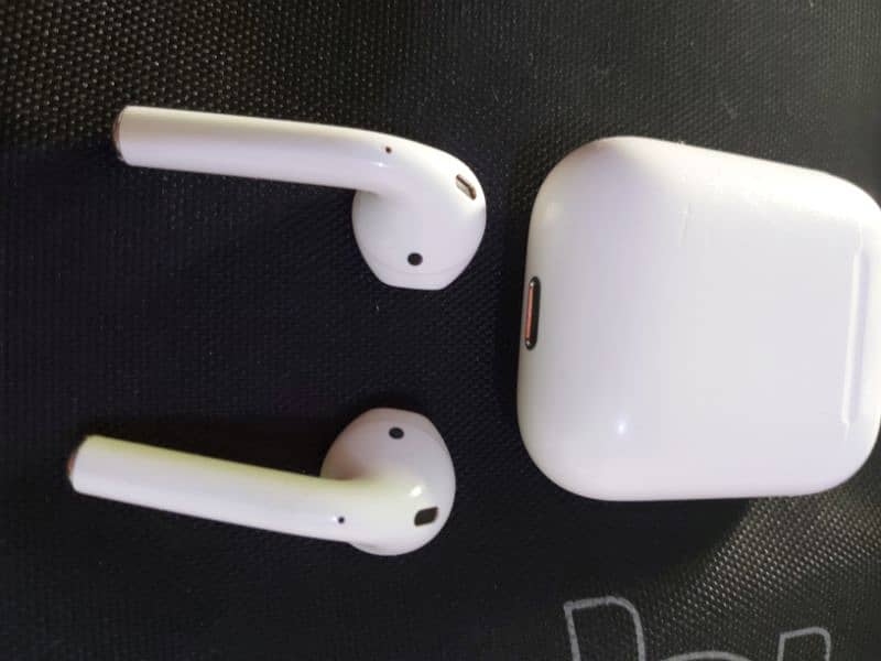 Apple Airpods  2nd generation 1