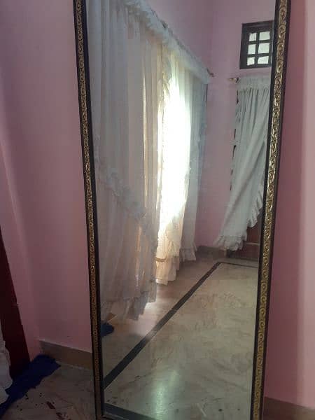 Room mirrorq almost new condition 1