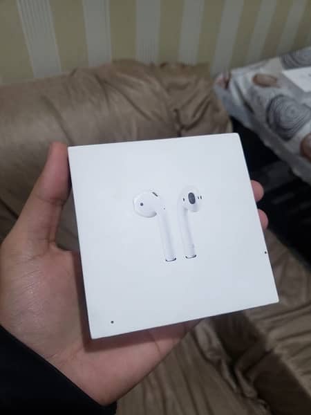 Apple Airpods 2 (wireless charging case) 1