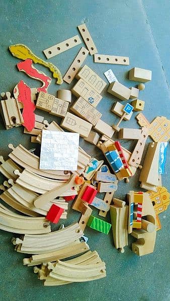 Train track from orignal Italian wood for kids and more then 80 pieces 1