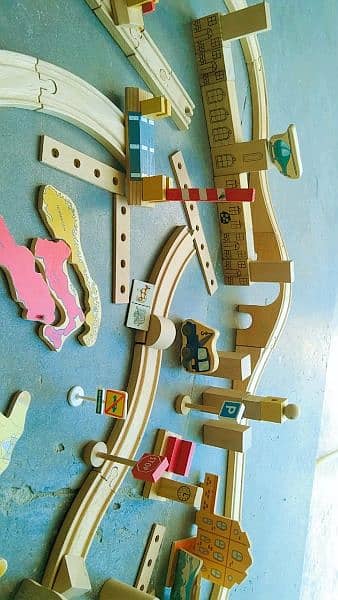 Train track from orignal Italian wood for kids and more then 80 pieces 2