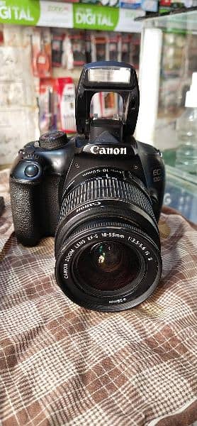 DSLR camera Canon 1200d.           Cards 16GB, 2 batterys. Charger, 0