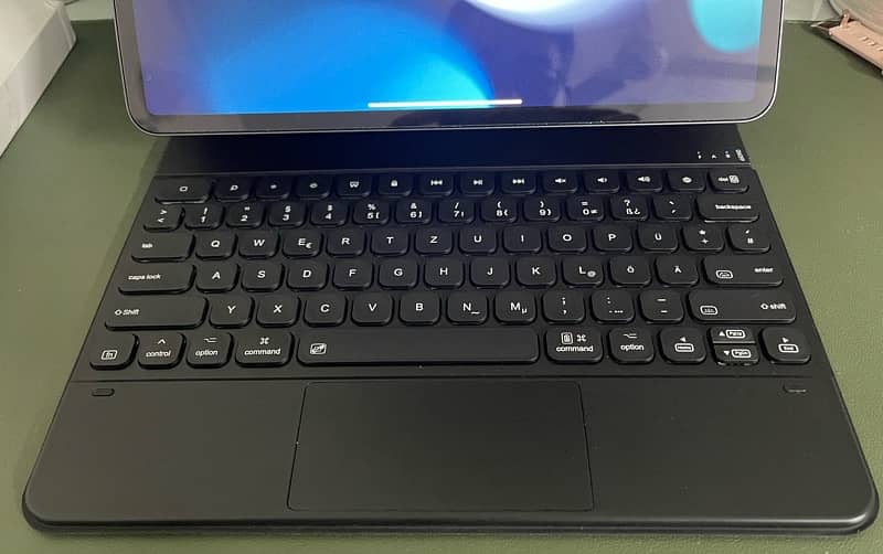 Magic Keyboard for 12.9-inch iPad Pro (6/5/4/3rd Gen - Black 13