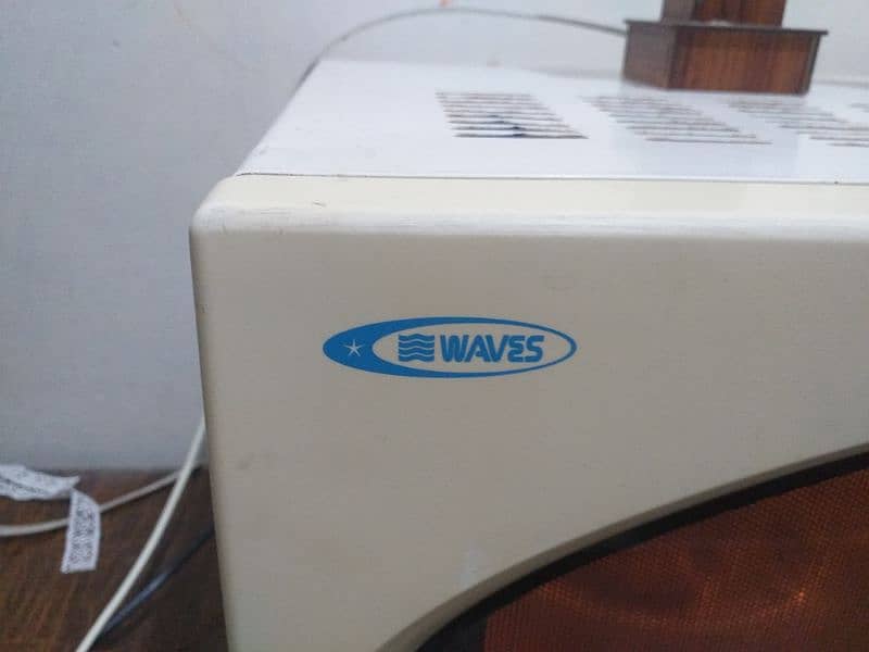 Waves  Microvawe oven sale a good conditions . 5