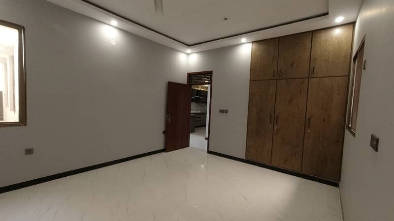 UPER PORTION FOR SALE WITH ROOF 240 SQYARDS AT GULSHAN-E-IQBAL BLOCK 5 15