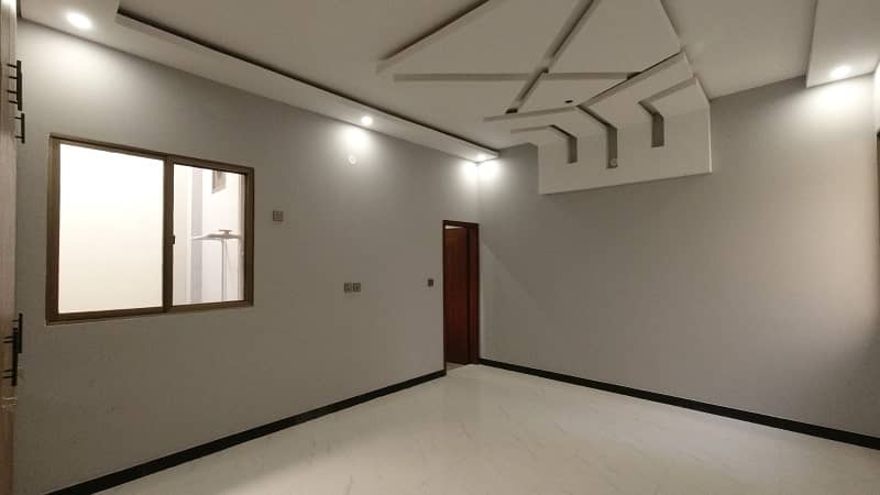 UPER PORTION FOR SALE WITH ROOF 240 SQYARDS AT GULSHAN-E-IQBAL BLOCK 5 18