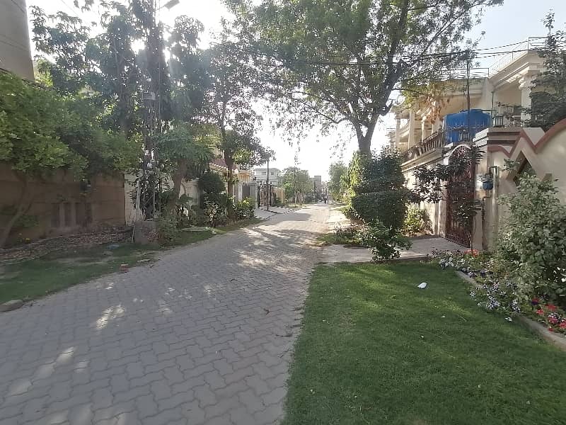 Stunning House Is Available For sale In Marghzar Officers Colony 4