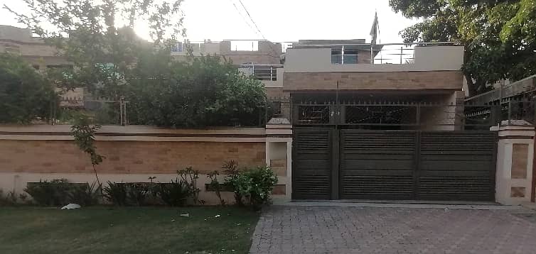Facing Park 1 Kanal House Ideally Situated In Marghzar Officers Colony 0