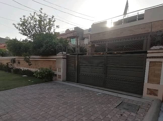 Facing Park 1 Kanal House Ideally Situated In Marghzar Officers Colony 1