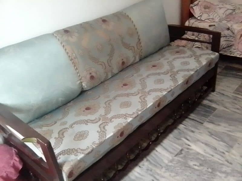 5 seater sofa for sale in new condition 0