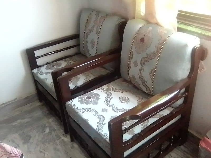 5 seater sofa for sale in new condition 1