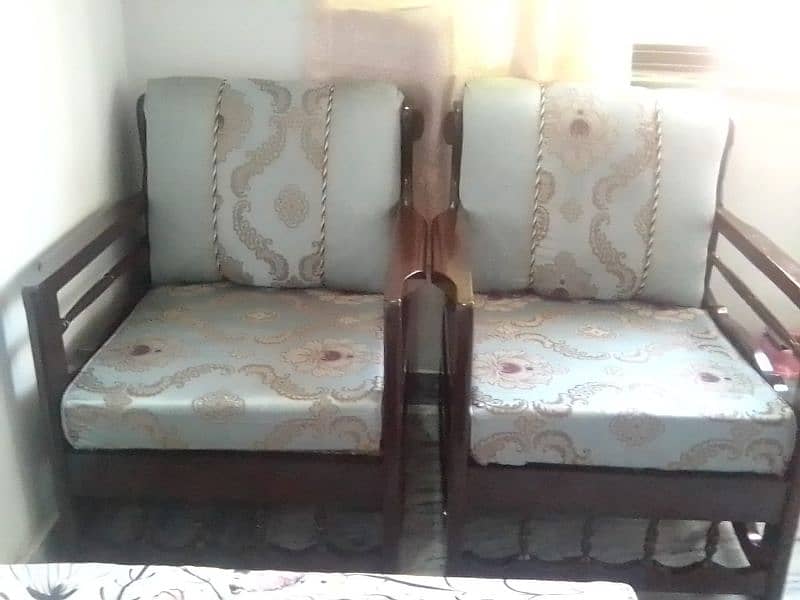 5 seater sofa for sale in new condition 2