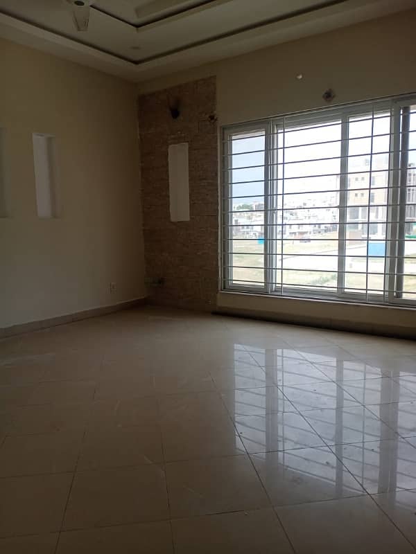 Bahria Town Phase 8 Rawalpindi 10 Marla House For Rent 0