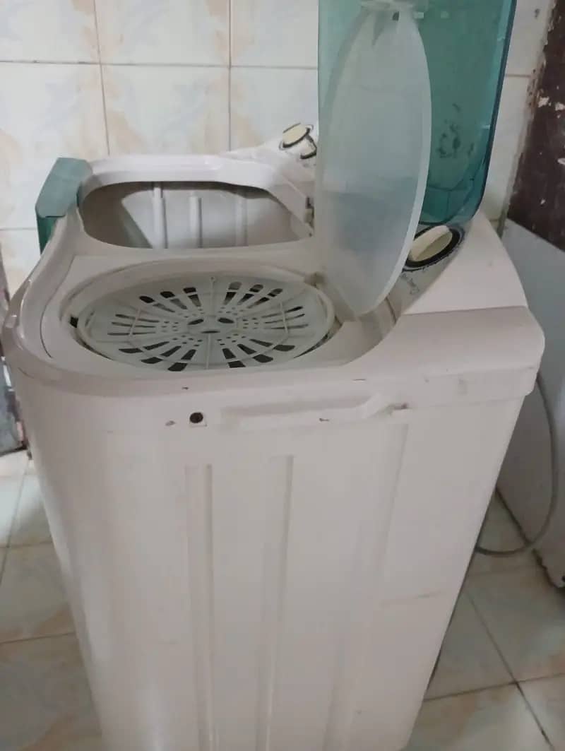 Haier HWM 80-100S Semi-automatic Washing Machine 3