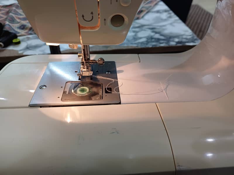 Singer Apricot 9700 sewing machine 7