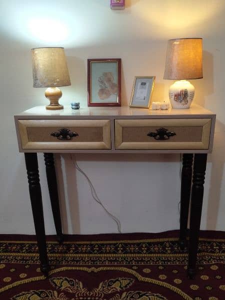 Console tables 0