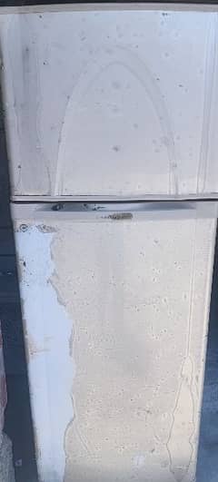 Dawlance refrigerator Medium size 7 by 10 condition