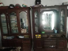 House furniture good condition 2ñd hand dressing table and showcase