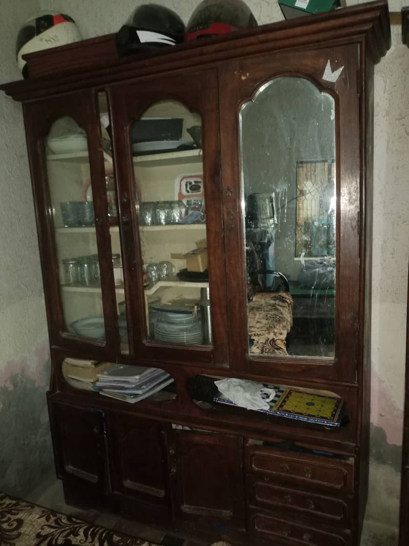 House furniture good condition 2ñd hand dressing table and showcase 9