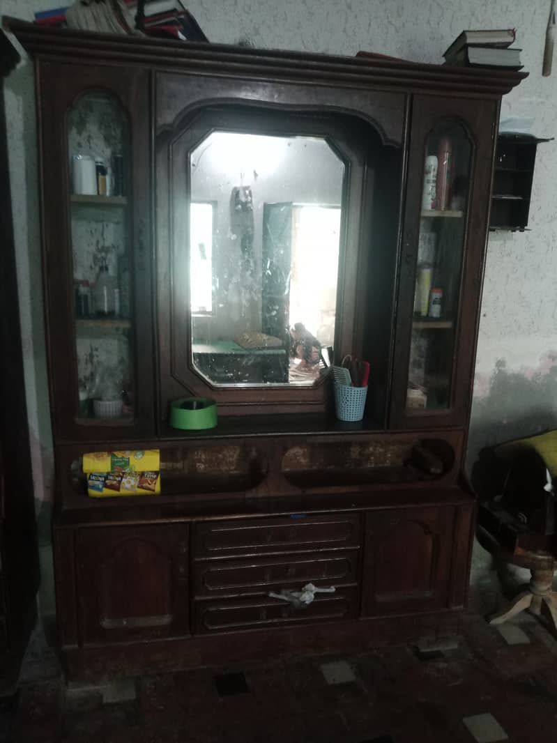 House furniture good condition 2ñd hand dressing table and showcase 12