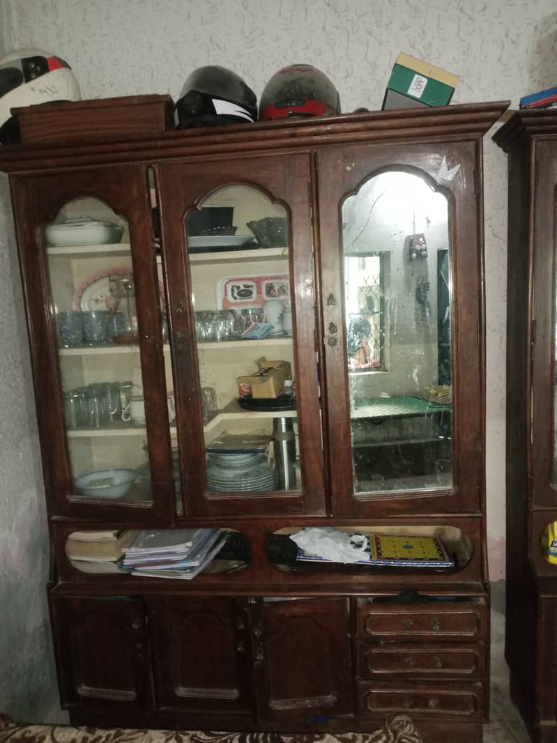 House furniture good condition 2ñd hand dressing table and showcase 17