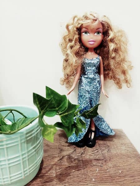 Bratz doll with glittery dress for sale 1