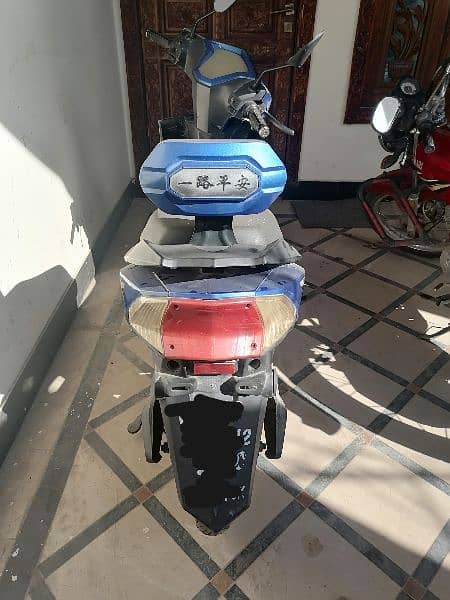 Electric scooty perfect working almost new batteries 2
