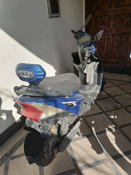 Electric scooty perfect working almost new batteries 3