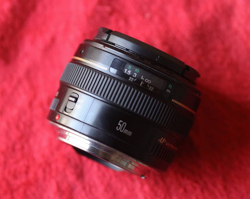 Canon 50mm F1.4 Lense     Front and back Cap    Condition 10/10  * 2