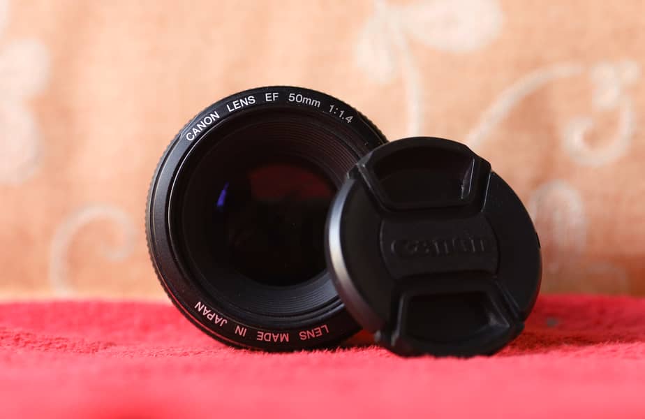 Canon 50mm F1.4 Lense     Front and back Cap    Condition 10/10  * 5