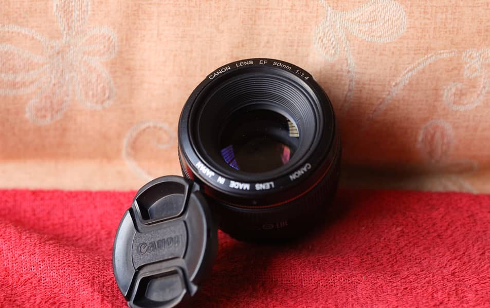 Canon 50mm F1.4 Lense     Front and back Cap    Condition 10/10  * 7