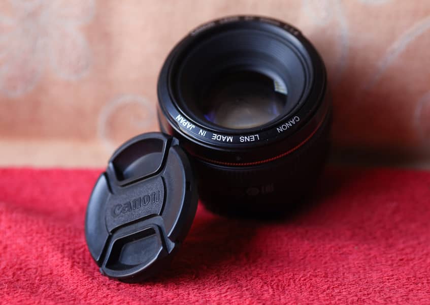 Canon 50mm F1.4 Lense     Front and back Cap    Condition 10/10  * 8
