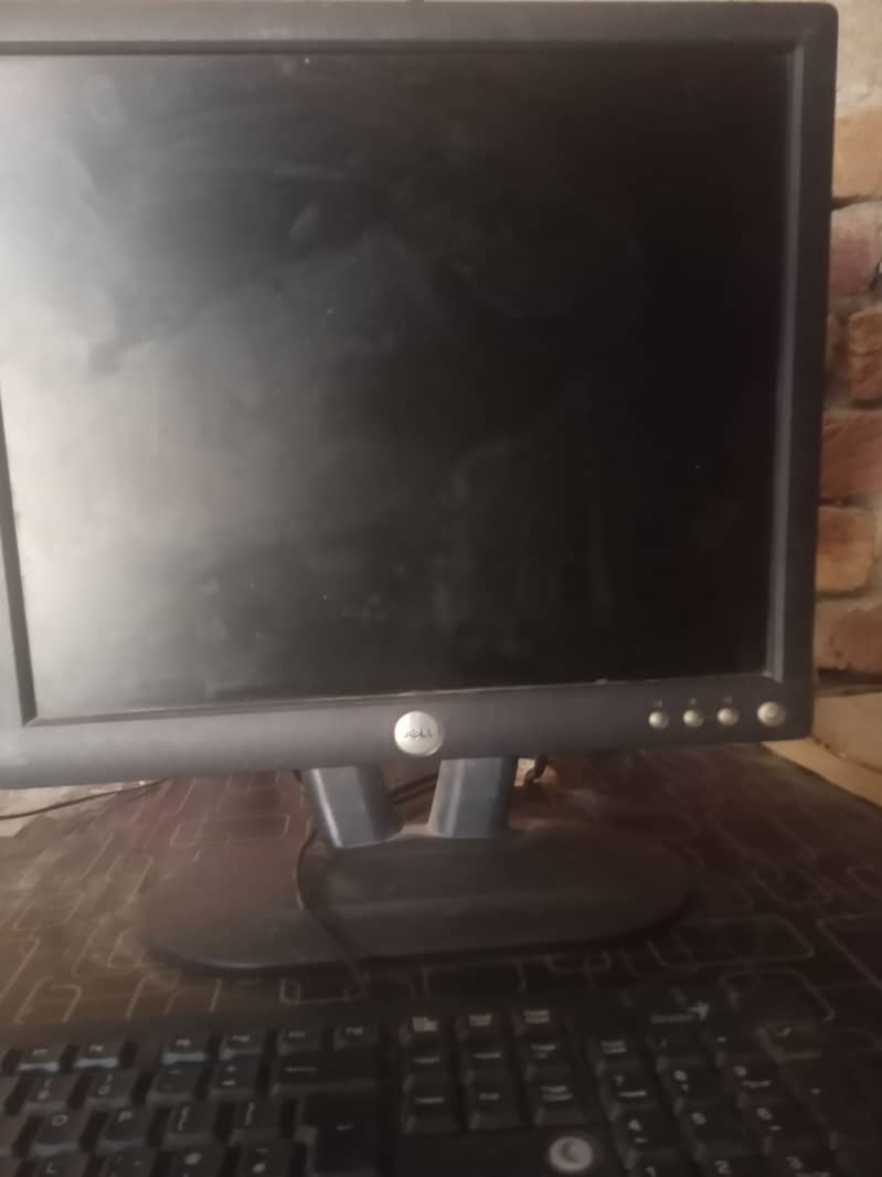 dell lcd 17inc ][pc with 4 gb ram and 250 gb hhd ] 1