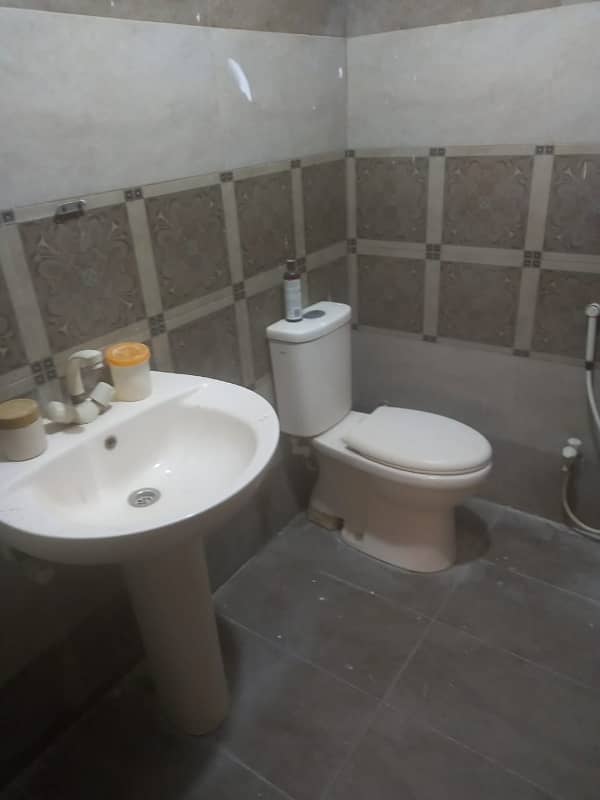 Prime Location Flat For Sale Situated In Gulshan-E-Iqbal Block 13-D2 3