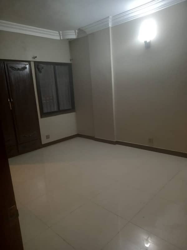 Prime Location Flat For Sale Situated In Gulshan-E-Iqbal Block 13-D2 23