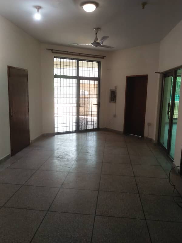 10marla upper portion for rent chips 2bad attch bath tvl drawing room dining room wood wark good location 7