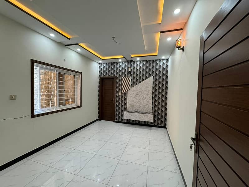 Get This Amazing 5 Marla House Available In Allama Iqbal Town 13